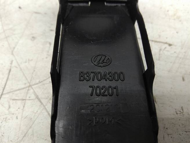  B3704300