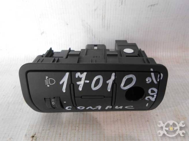  933704L000