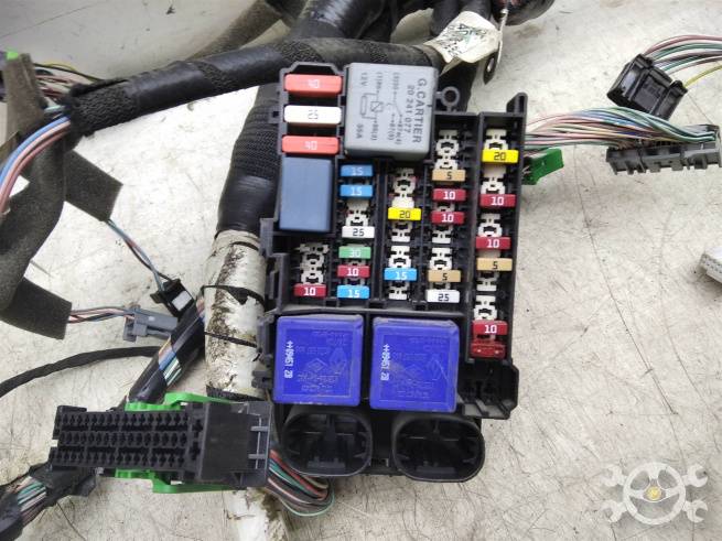 240183608R  240183608R