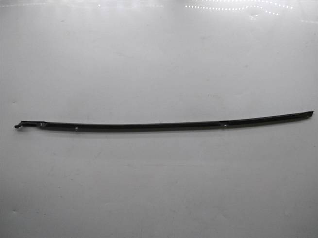  823300027R