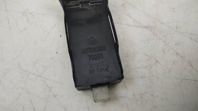  B3704300